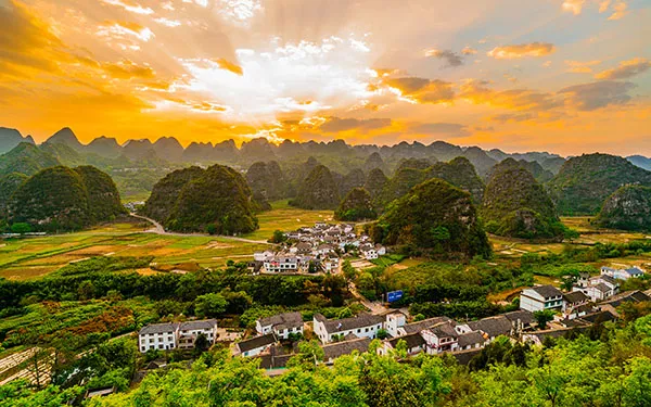 走進中國最不像中國的地方.世界遺產貴州慢旅10日
